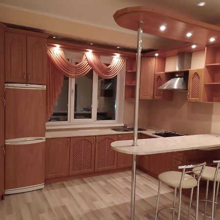 Двухкомнатная Квартира С Кухней Студией Бровары. المظهر الخارجي الصورة